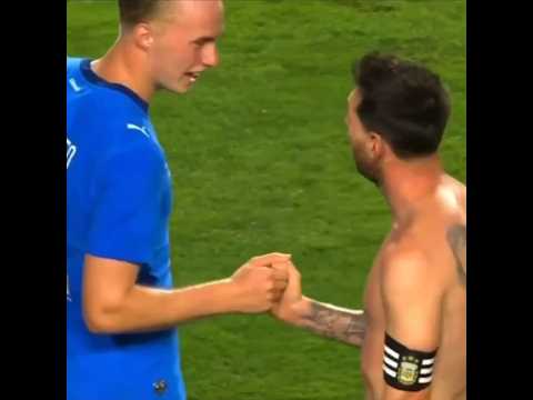 ميسي انصدم بالملعب! لاعب آيسلندا طلع ابن مين؟ 😳#ميسي #الارجنتين #كرة_القدم #football