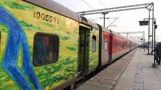 preview picture of video '19306 Kamakhya Indore Arriving at Ghazipur city'