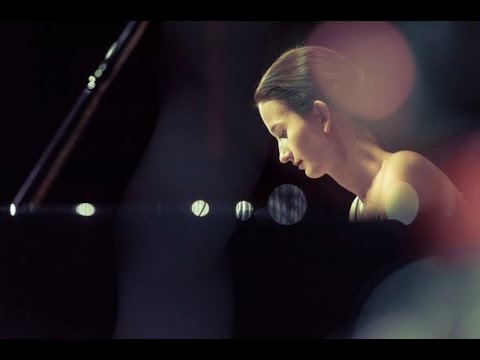 Beethoven - Sonata No. 11 in B-flat major, Op. 22 ; Marta Czech