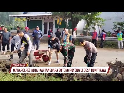 WAKAPOLRES KUKAR GOTONG ROYONG DI DESA BUKIT RAYA