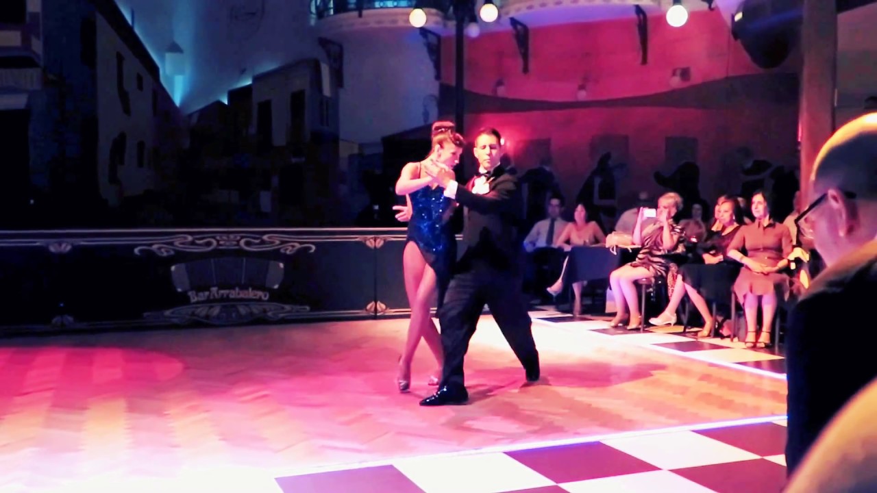 Matias Rivas y Elizabeth Cordone interpretan Derecho Viejo