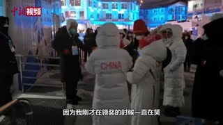 姥姥现场看颁奖 谷爱凌：“亲了她几次” video