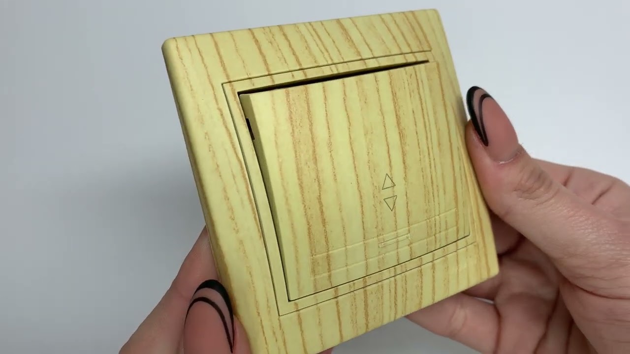 Выключатель проходной одноклавишный LEZARD Mira дуб отбеленный 701-5252-105