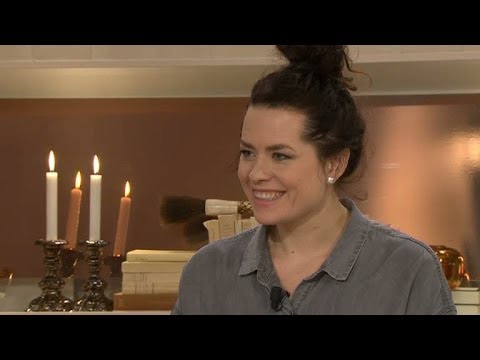 Tecknaren Liv Strömquist om nya pjäsen, sitt tecknande och mens - Nyhetsmorgon (TV4)
