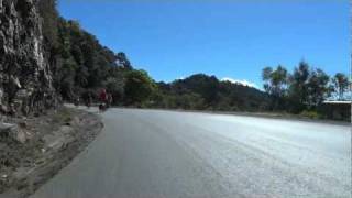 preview picture of video 'Riding down towards Juchatengo, Oaxaca'