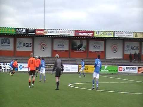 5 mrt 2011 VV De Meern B2 - Argon B2 0-1, spelmoment eindigt met overtreding op Abdullah