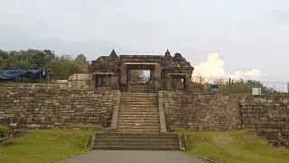 preview picture of video 'The Palace of Ratu Boko Part 2, Selayang Pandang Bagian Detail Keraton'