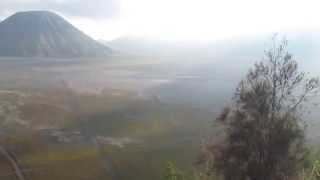 preview picture of video 'Mount Bromo from Cemara Indah Restaurant'