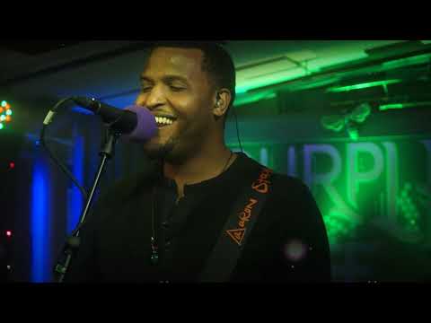 Aaron Stephens - Free With Me (Live at Purple Bee Studios)