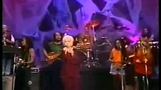 Cindy Lauper - Who Let in the Rain (subt español)