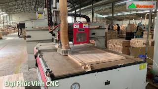Máy CNC Trung Tâm chuyên làm gỗ thịt trong xưởng sản xuất bàn, ghế gỗ WM-1325R