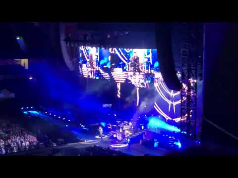 2020.02.19 Queen and Adam Lambert perform Another one bites the dust