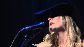 Elizabeth Cook "Sometimes It takes Balls to Be a Woman"