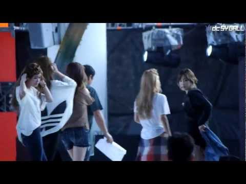 [HD Fancam] 120825 SNSD Yuri @ Korea-China Music Festival - Scratching?