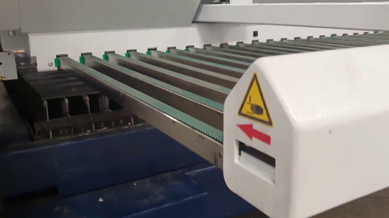 247 Lasersnijden snijden plaatwerk staal 10mm met fiberlaser.