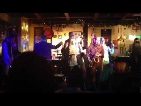 Wolf Kati és a Sunny Dance Band - Különös szilveszter (2012.12.29. - Budapest, JAM Pub)