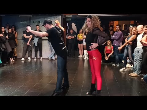 SALSA DANCING [Qué Manera De Quererte] 🔥Charly Salsar & Julieta Ibañez🔥 CALLE VAPOR