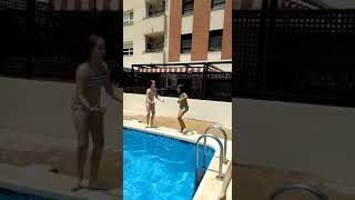 Saltando a la piscina 2