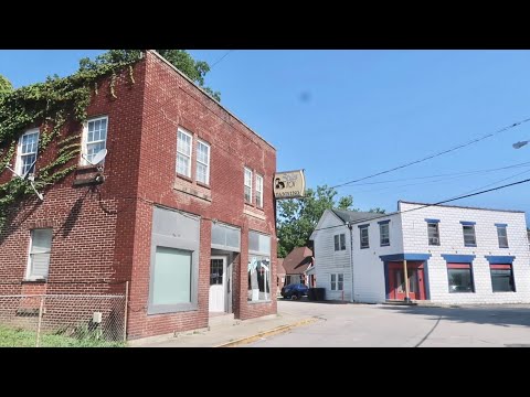 Small Towns & Empty Places In The Backroads of Middle Kentucky - Unusual Roadside Finds On Road Trip
