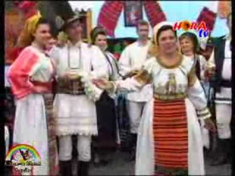 DOMNICA DOLOGA  - Cate fete is la noi in sat