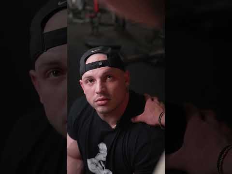 When your gym bro forgets his headphones at home 😢