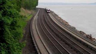 preview picture of video 'Metro North and Amtrak at Scarborough, NY, 05-01-2010'