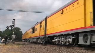preview picture of video 'UP 844 run-by departure from Overton, Texas on May 23, 2006'