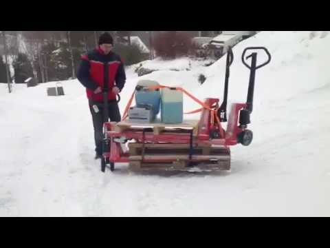 The Panther Silent pallet truck performs in snowy areas