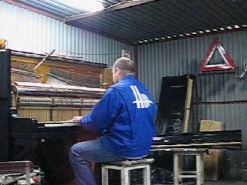 J.Bień play Over the Rainbow  in  piano tuner grage
