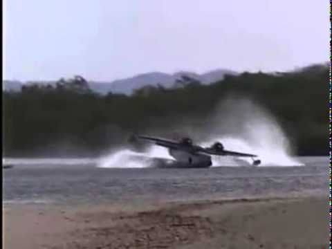 Flugzeug Absturz Bruchlandung auf dem Wasser