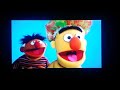Escena De Apertura De Elmo En El País De Los Gruñones Cuenta Hacia Atrás Con Epi Y Blas