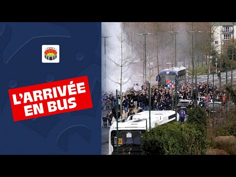L'arrivée du bus Caennais au Stade Michel d'Ornano avant le match SM Caen - Pau FC (J24 Ligue 2 BKT)