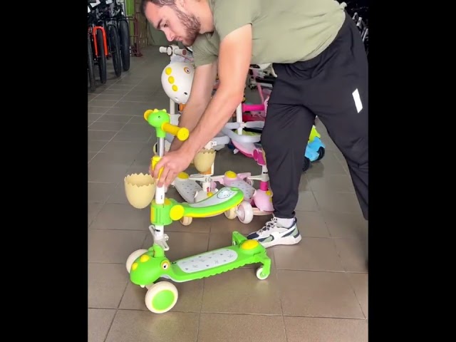 Дитячий триколісний самокат DINO музика, підсвітка, сидіння, бортик, батьківська ручка, шолом Рожевий