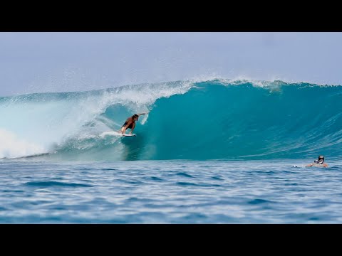 IS THIS THE MOST PERFECT LEFT IN THE WORLD?! (Machine Wave, Mentawais!)