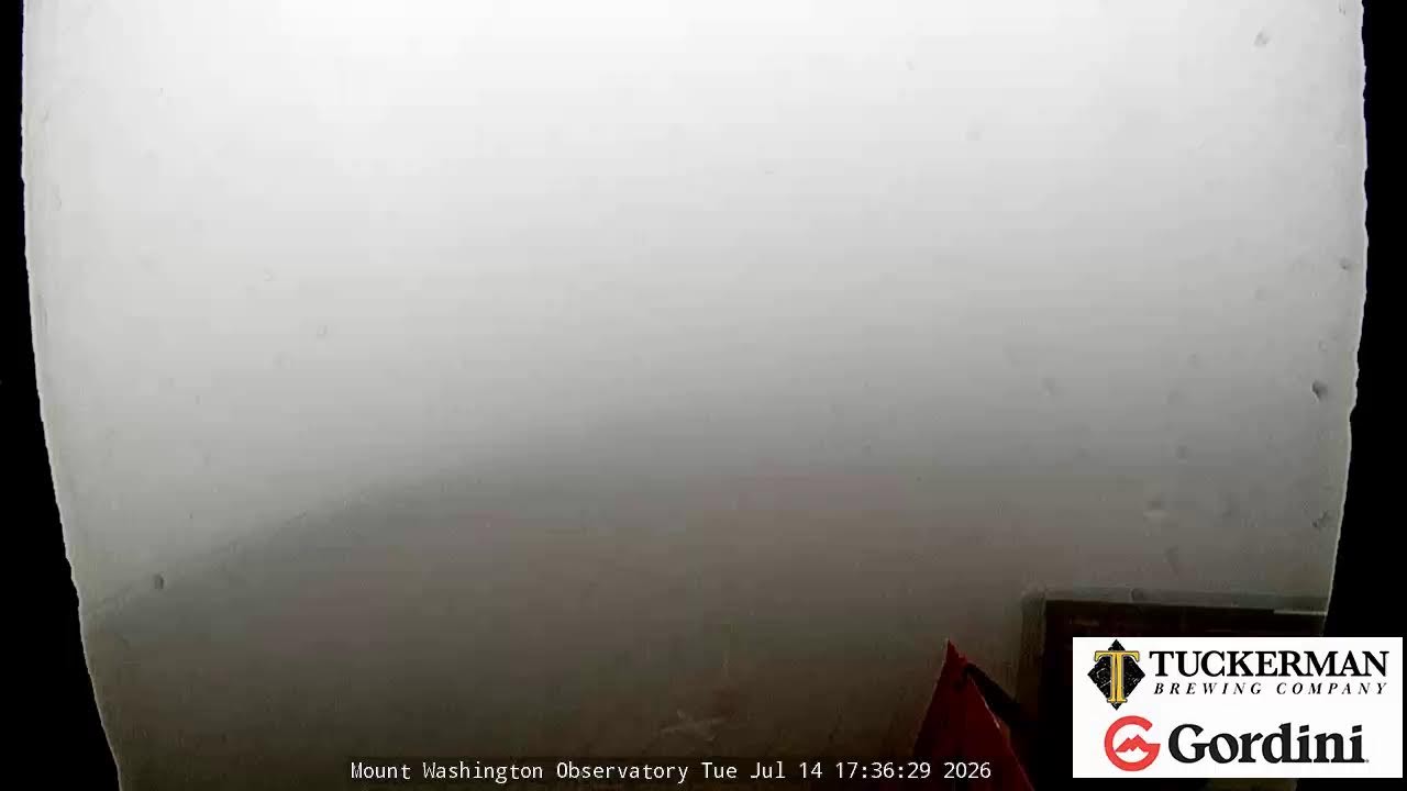 Live webcam view of Mount Washington East Deck Cam