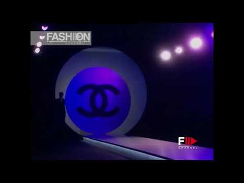 CHANEL autumn winter 2002-03 fashion show