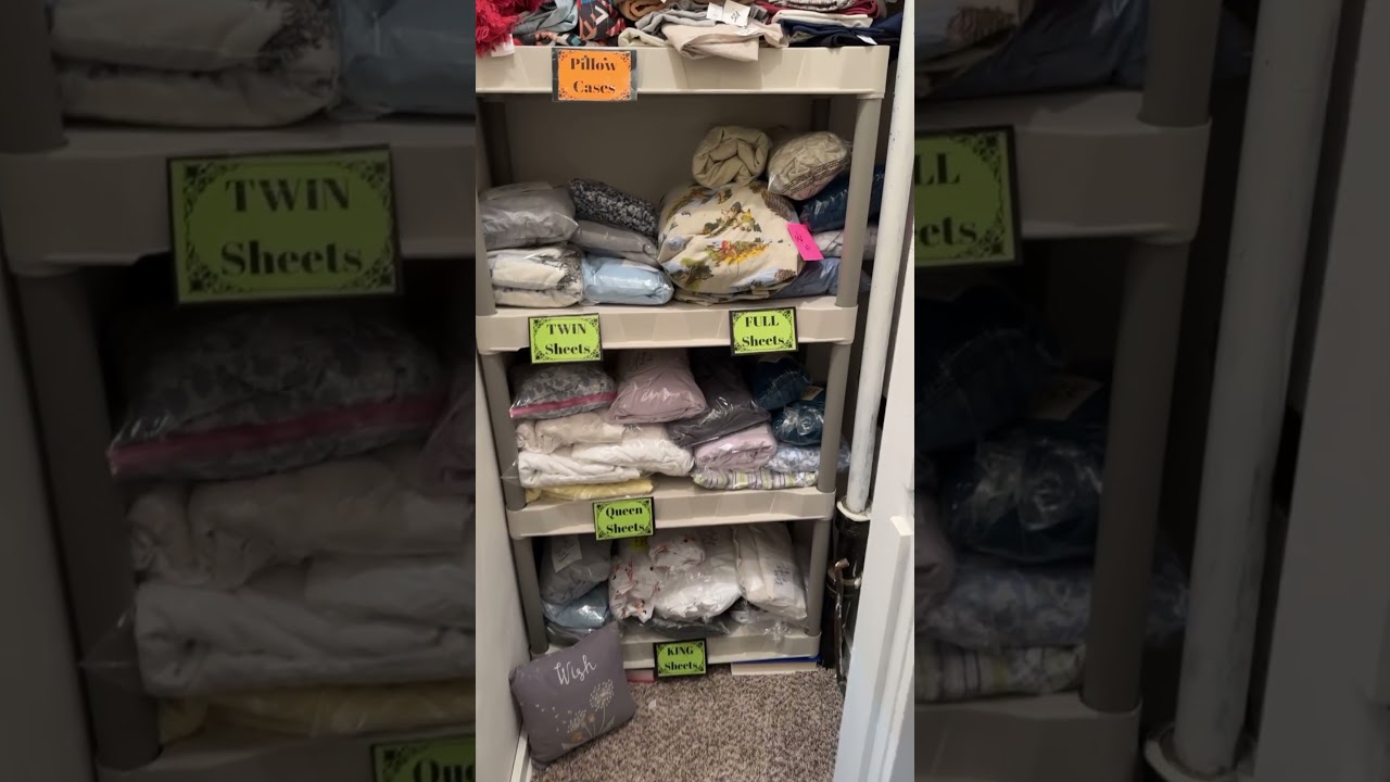 Restocking sheets closet 😜  😂 #jens #jensthriftshop #jengear #thriftshopfun #casperwy
