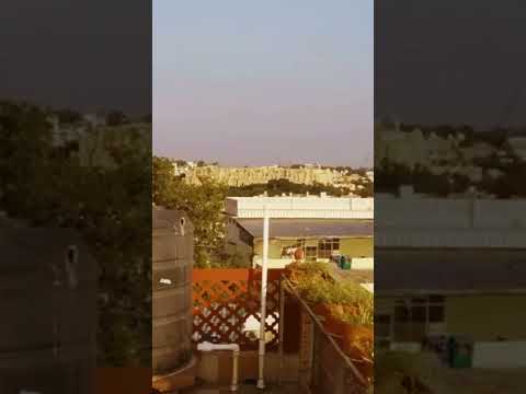 Vendo o Taj Mahal do telhado em Agra, Índia