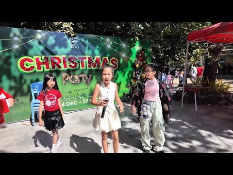 မမဝိုင်တို့ရဲ့ Christmas ဈေးရောင်းပွဲတော်မှာ ချိုကိုလေးရဲ့ ဖျော်ဖြေမှု့😘😍