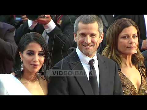 Extrait archives M6 Video Bank // Montée des marches du film "Le Grand Bain" (LE 1945 - 2018)