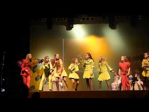 bērnu pop-grupa ''Podziņas'' - dziesma '' lidojošais zilonis''