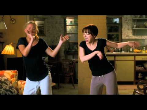 Something Borrowed Dance Scene, Kate Hudson & Ginnifer Goodwin