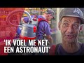 Mourad houdt met 'peukenzuiger' de straat schoon