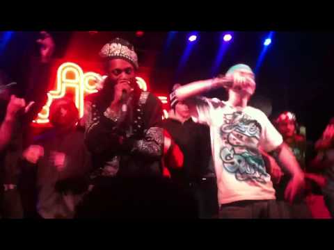KB | Young Spitta  - "Team On It" (Concert Clip)