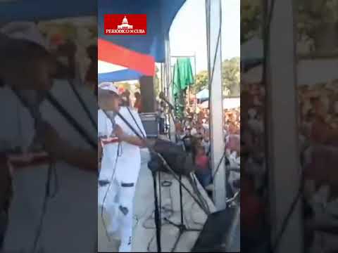 El músico y compositor Cándido Fabré abrió este viernes un concierto en Bayamo