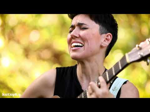 Gina Chavez - "Ella" (KUTX Social Distancing Pop-Up)