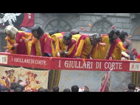 Battaglia arance carro da getto I Giullari di Corte - Carnevale Ivrea 2016
