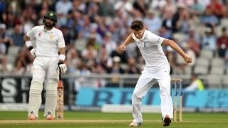 Chris Woakes 18 wickets in two Tests vs Pakistan