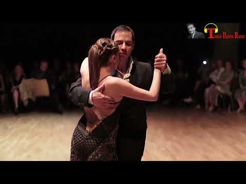 BAJO EL CONO AZUL Alfredo De Angelis - Floreal Ruiz Ballano: Marcelo Ramer - Selva Mastroti