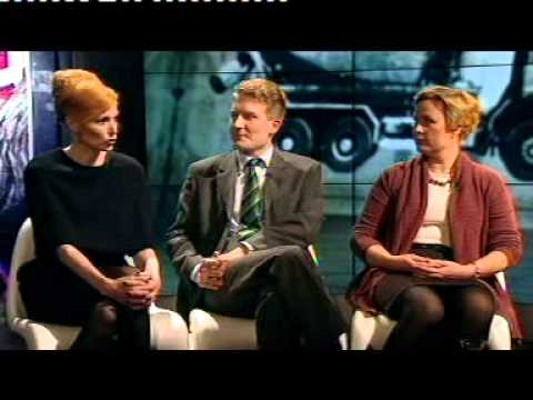 Kaunis nainen on rumalle naiselle pelote.